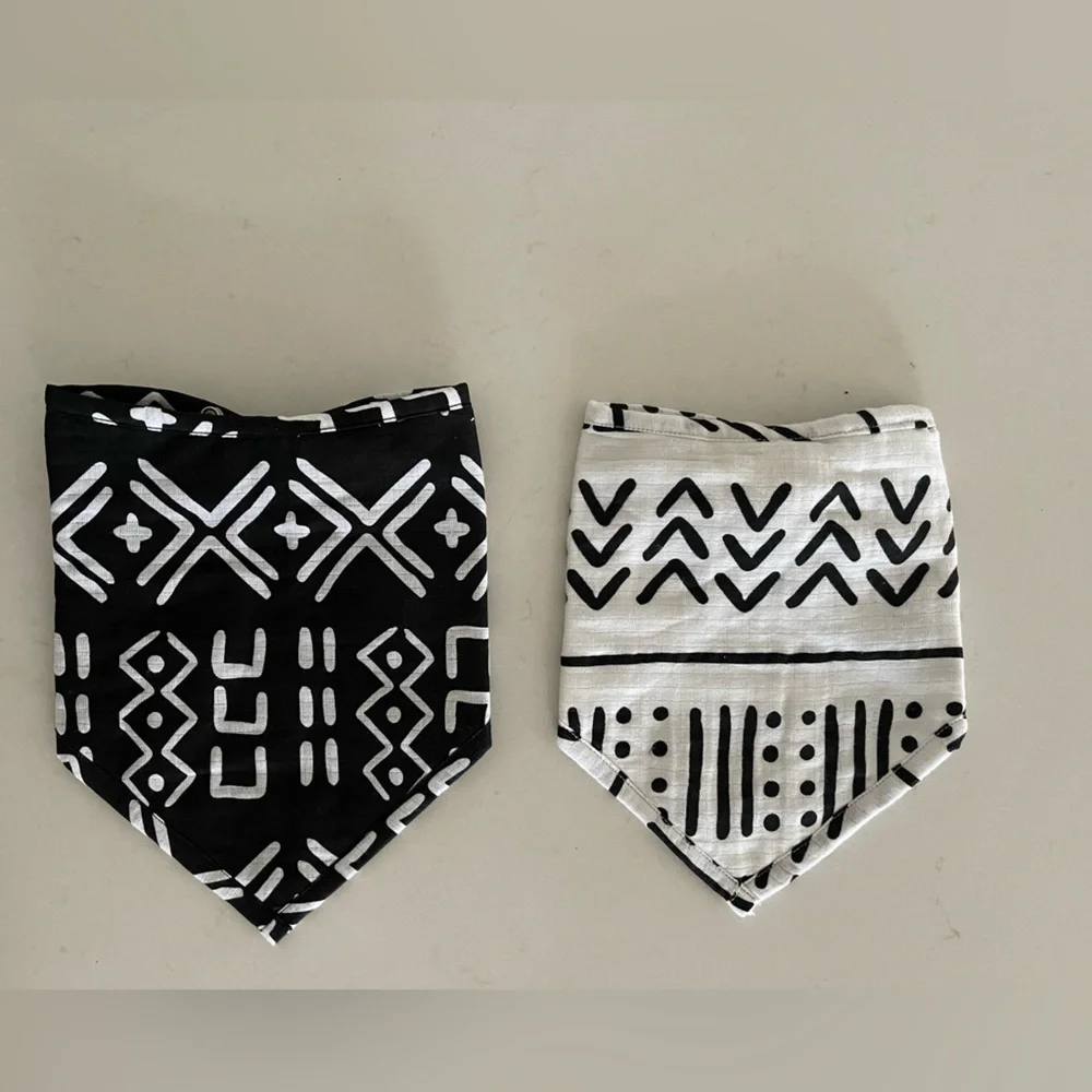 Set of 2 Spearmint Love Muslin Bandana Bibs – Black & White Mud Cloth Print NWOT